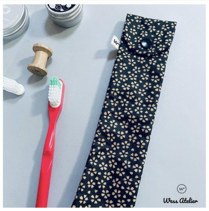 Étui Brosse à dent « Fleurs noires »