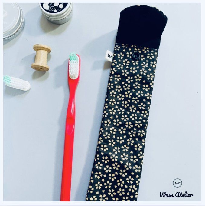 Étui Brosse à dent « Fleurs noires »